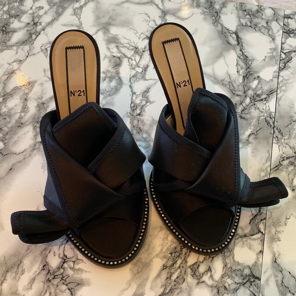 No. 21 Heels size 38.5 black satin with rhinestone detail at toe peel